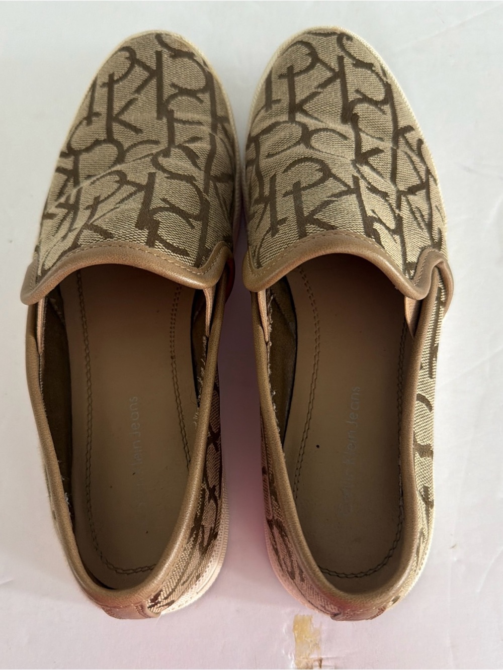 Calvin Klein Marren Women's Slip On Sneakers Size 8.5 Tan Brown Monogram CK Logo